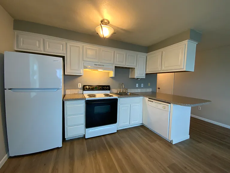 2405 Grand Ave #8 — Photo 5