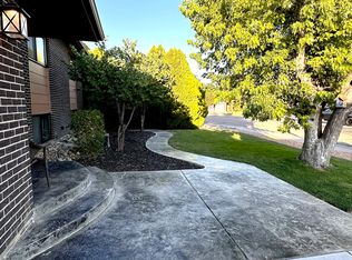 8 Sundance Ct, Pueblo, CO 81008