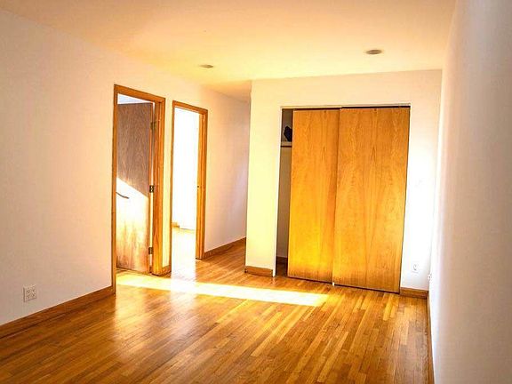 3rd image of 370 W 30th St APT 10B