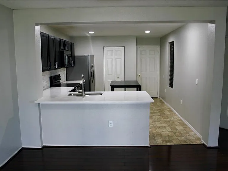 1017 Chalcedony St — Photo 5