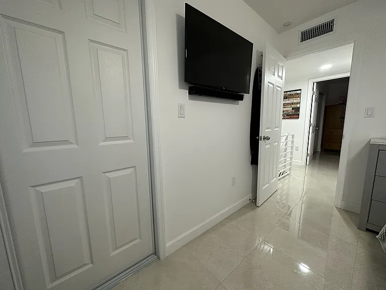 1560 W 46th St #228 — Photo 30