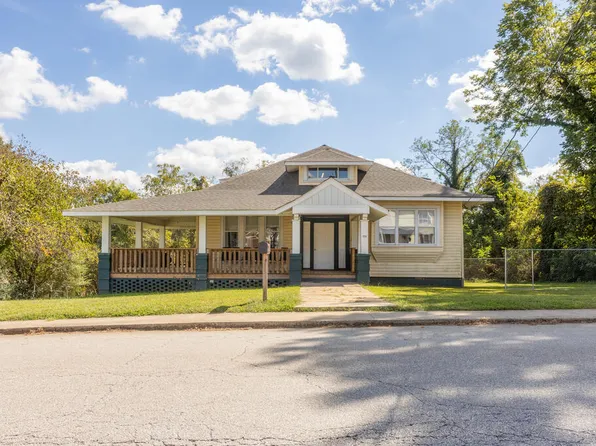 111 W Sycamore St, Chase City, VA 23924