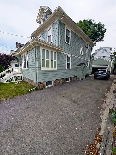 10 Duval St Photo 1