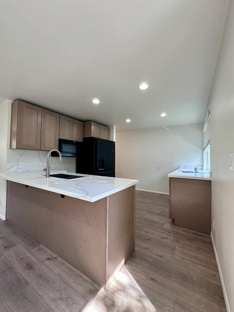 Building Photo - 1421 E Murphys Ln #B