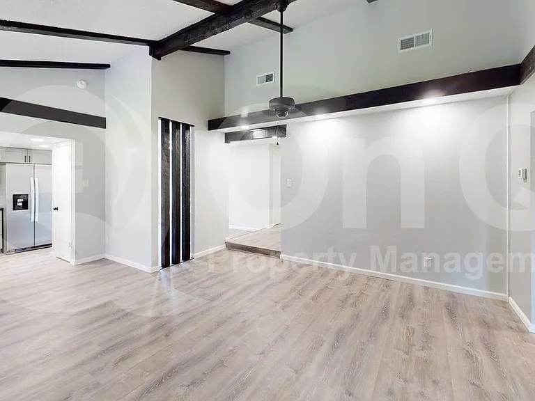 633 Stroud Ln — Photo 4