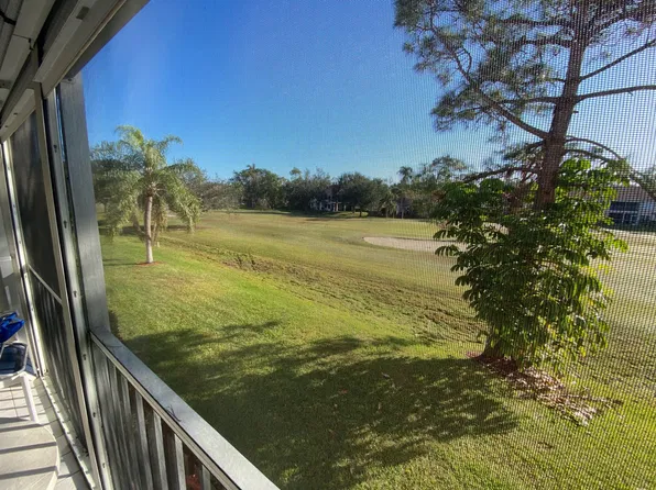 190 Turtle Lake Ct APT 204, Naples, FL 34105