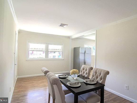 5th image of 17 Wardor Ave