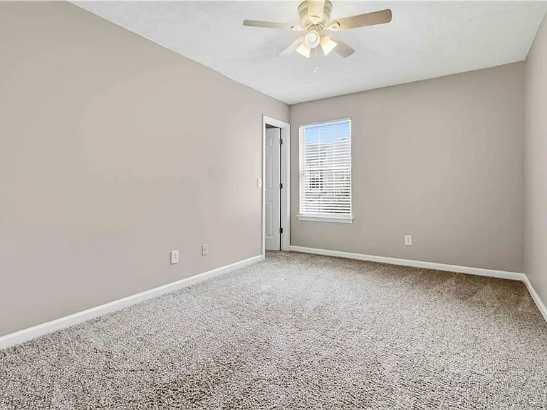405 Plantation Way — Photo 32