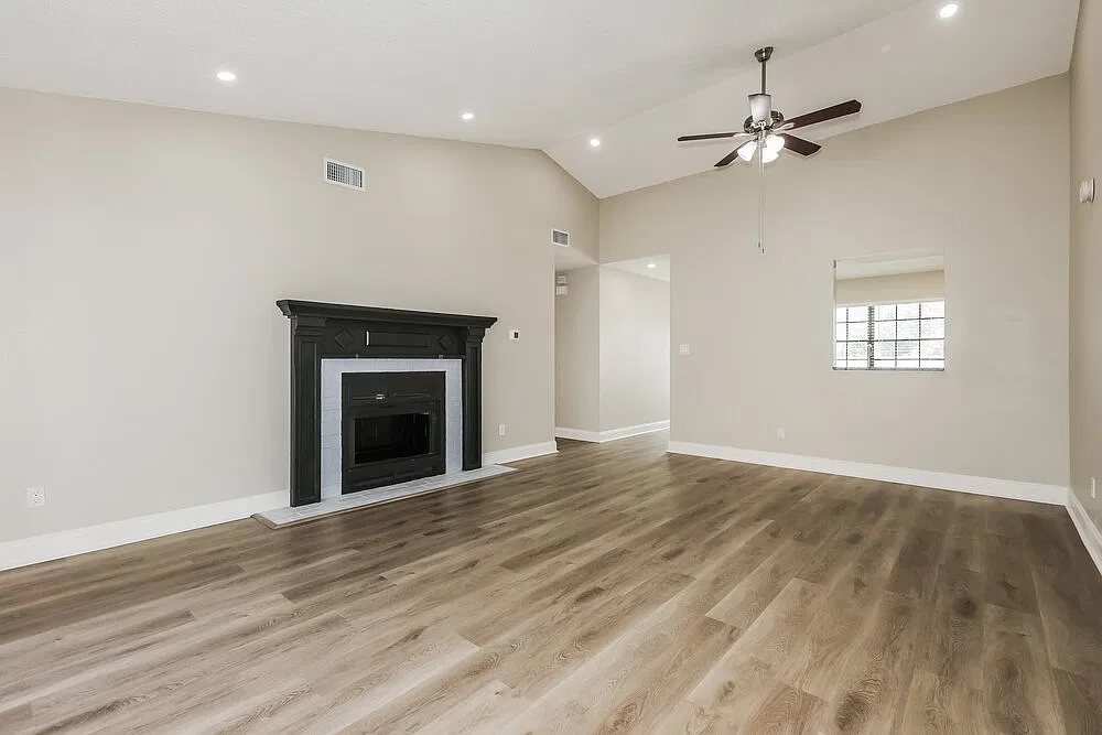 3 bed, 2.0 bath, 1196 sqft, $2,080 — Photo 3