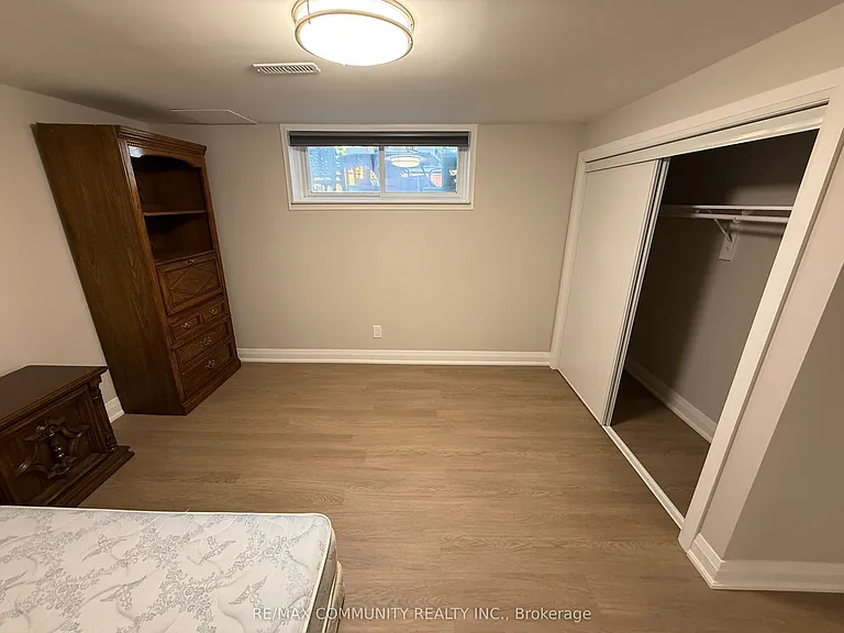31 Friar Tuck Rd #LOWER — Photo 10