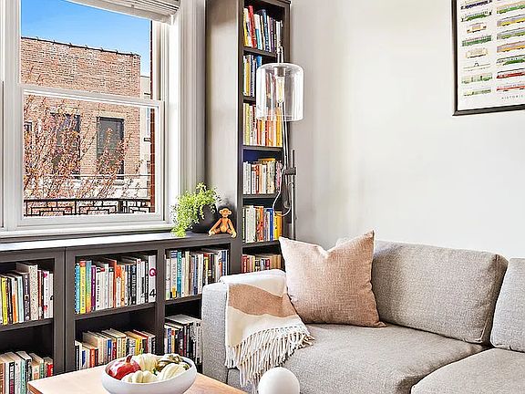 3rd image of 543 16th St APT 2R