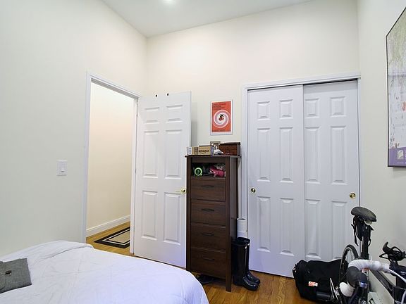 5th image of 347 E 82nd St APT 103