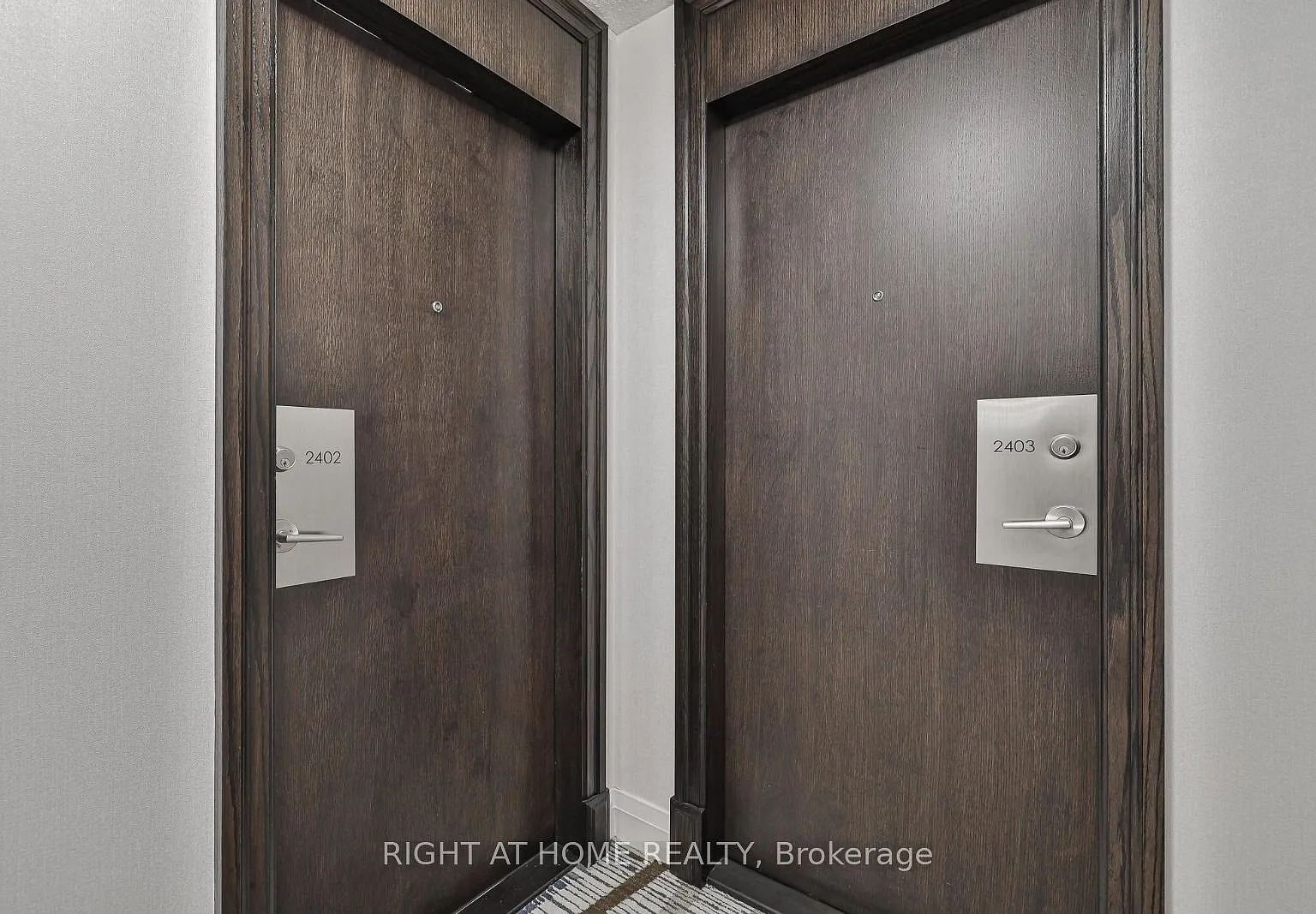 3 Michael Power Pl — Photo 4