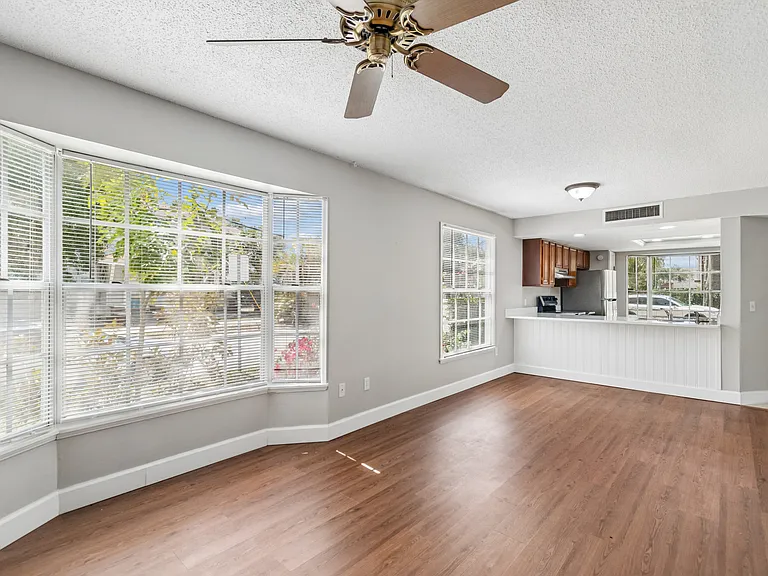 1003 W Horatio St #A — Photo 13