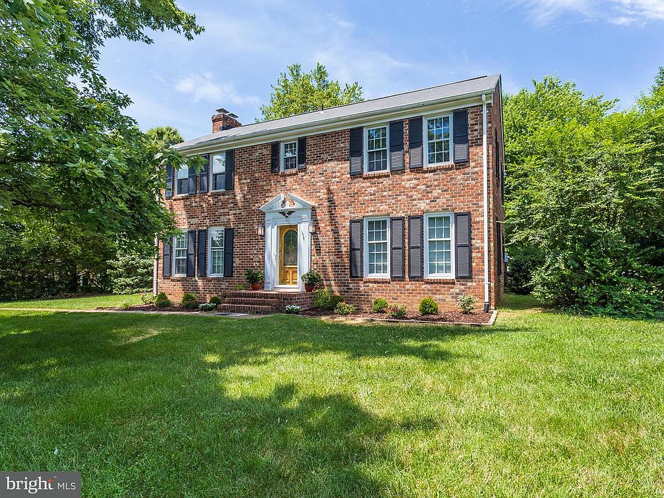 1st image of 13 Fox Run Ln