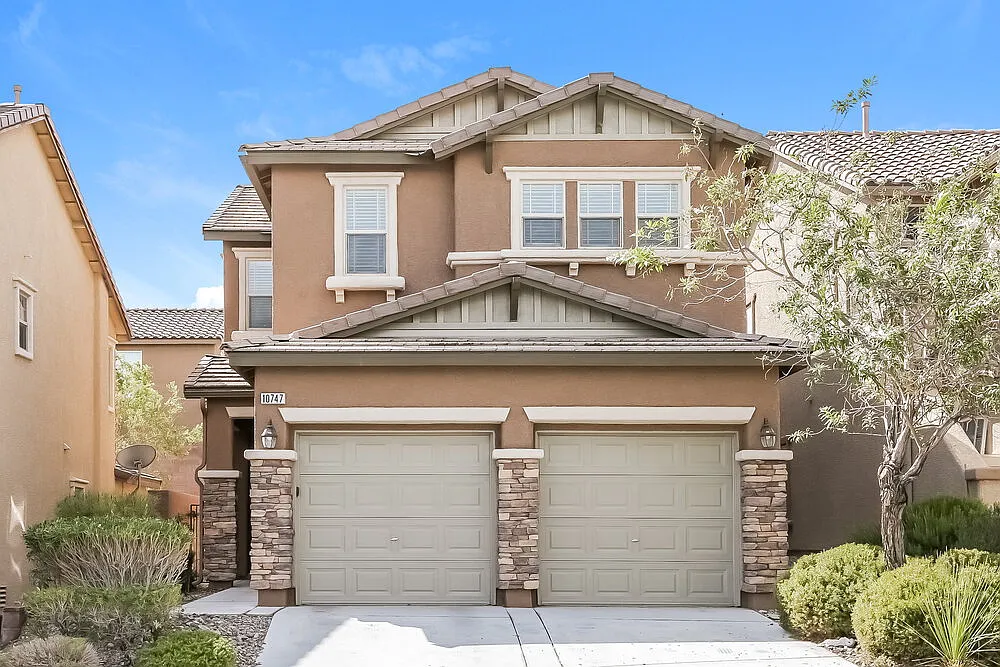 3 bed, 2.5 bath, 2032 sqft, $2,515 — Photo 1