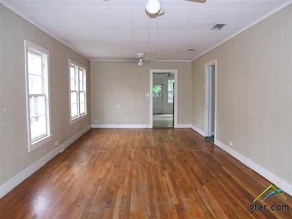 3rd image of 724 San Antonio St
