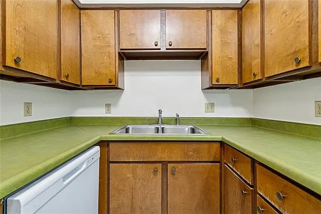 1419 Milan St #202 — Photo 8