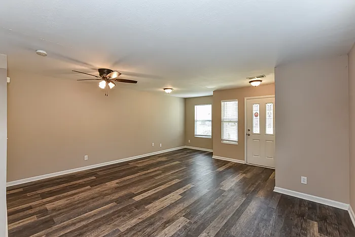 4 bed, 3.5 bath, 3411 sqft, $1,915 — Photo 4