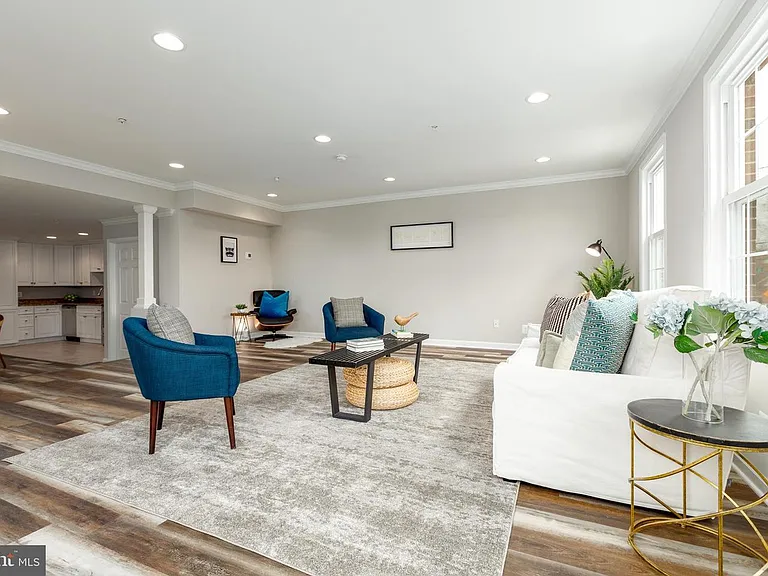 5044 Meade St NE — Photo 10