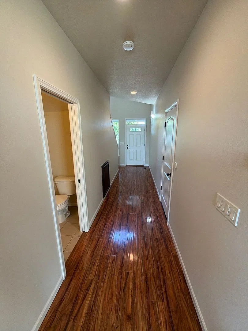 3 bed, 3.0 bath, 1500 sqft, $2,250 — Photo 3