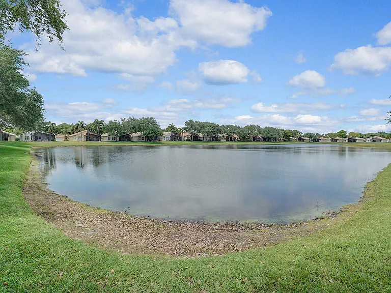 5335 Vernio Ln — Photo 40