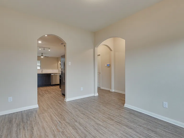 1517 Hill Top Ct — Photo 6
