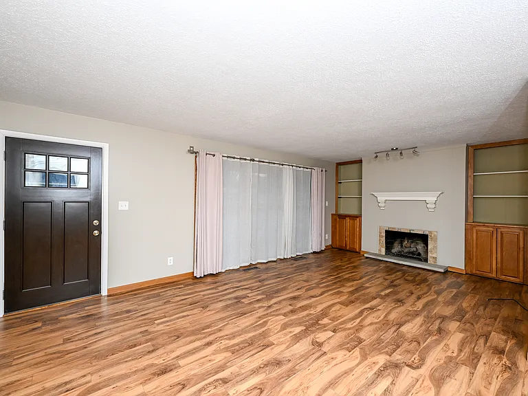 287 Edgewood Dr — Photo 2