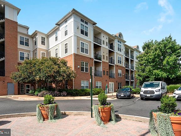 2nd image of 3810 Lightfoot St Unit 205