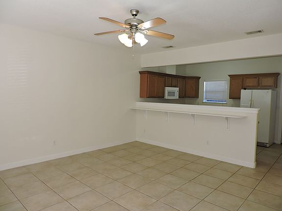 4th image of 6150C The Oaks Ln