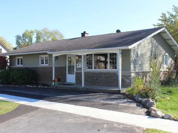 13501 End Ln, Crestwood, IL 60418