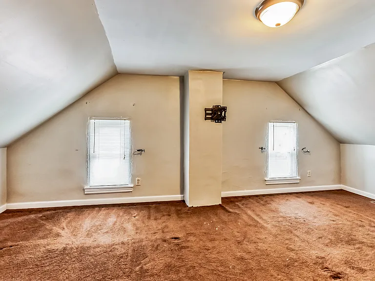 123 N Main St — Photo 8