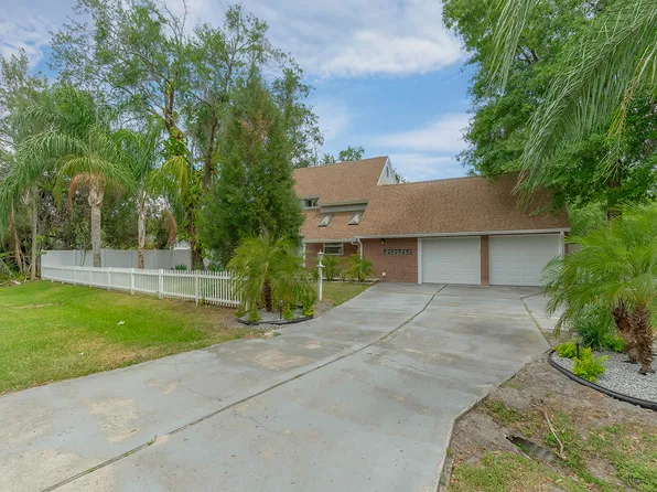 19017 Cedar Ln, Lutz, FL 33548