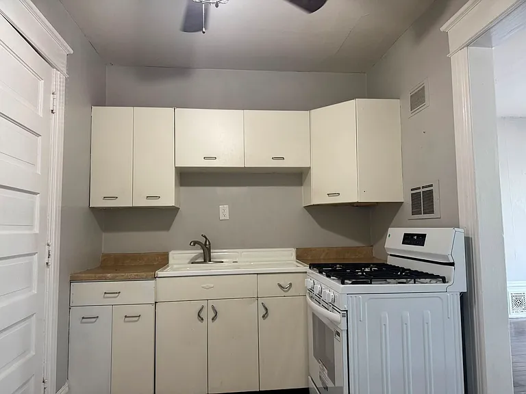 222 S Kalamazoo Ave #3 — Photo 4
