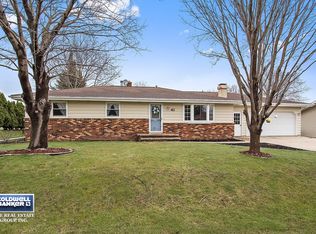 42 W Shoshone Dr, Appleton, WI 54911