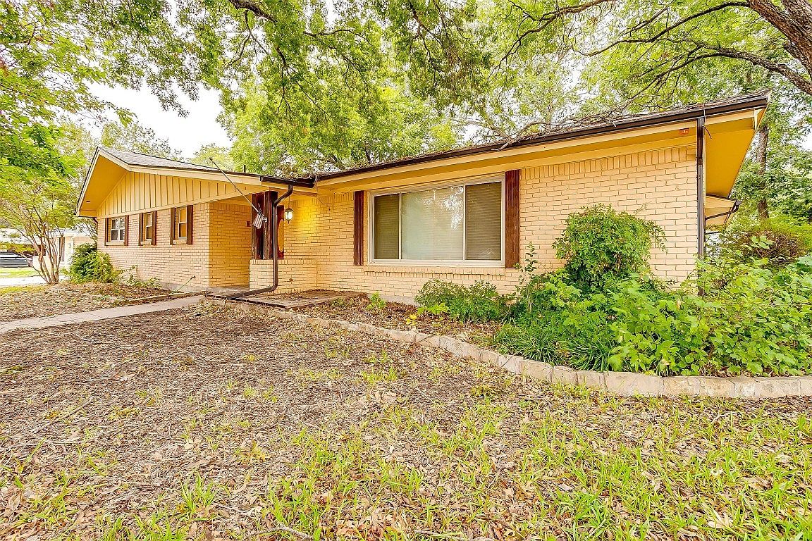 1300 Sproles Dr, Benbrook, TX 76126 Zillow