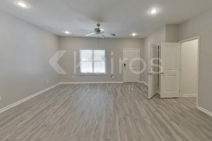3 bed, 2.0 bath, 1430 sqft, $1,395 — Photo 2