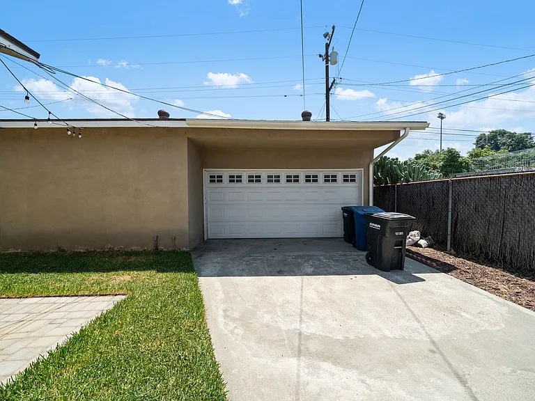 9310 Danby Ave — Photo 28