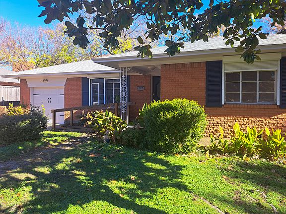 2nd image of 207 S Lindale Ln
