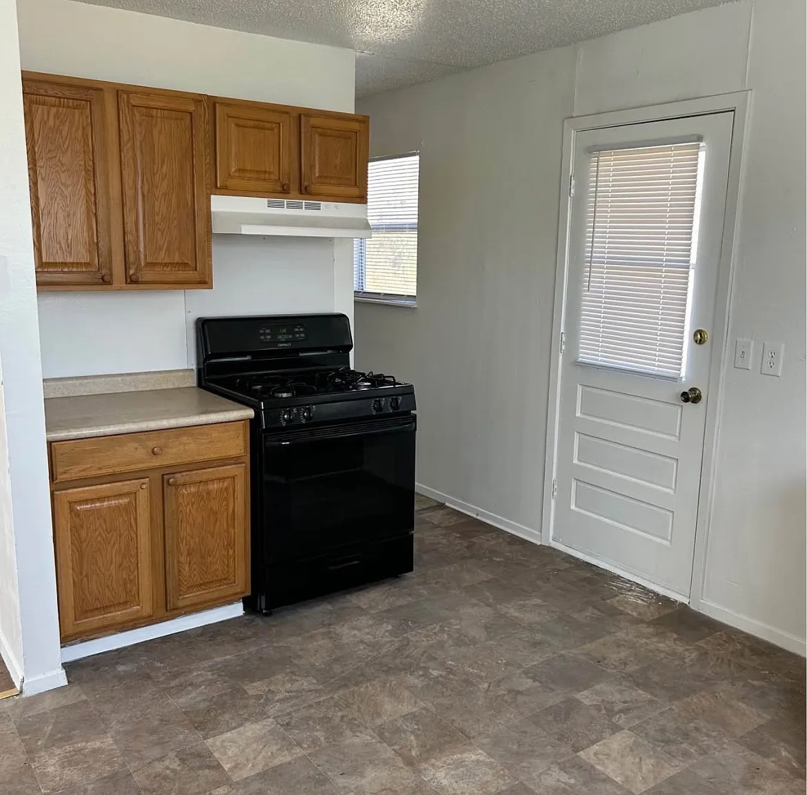 3 bed, 1000 sqft, $850 — Photo 3