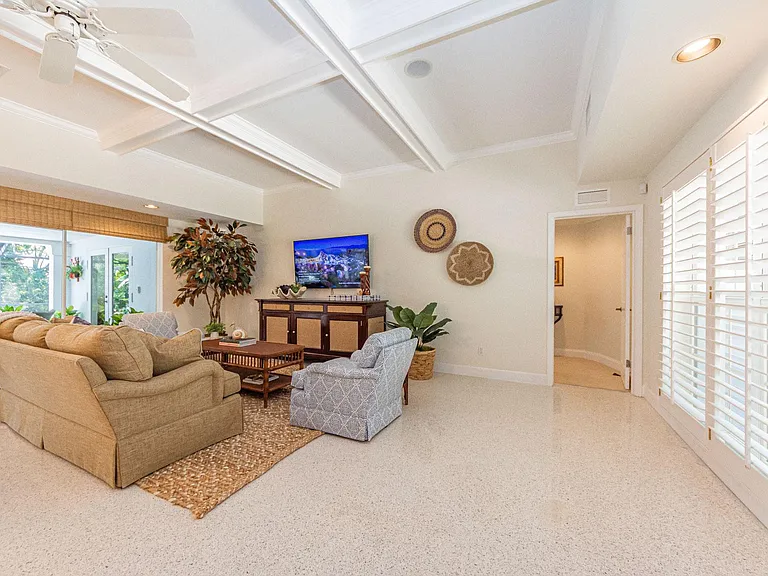 910 Seagrape Ln — Photo 18