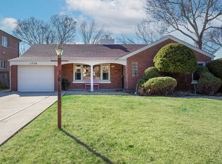 1750 Potter Rd, Park Ridge, IL 60068