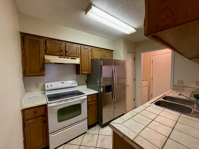 1302 Spriggs Ct — Photo 10