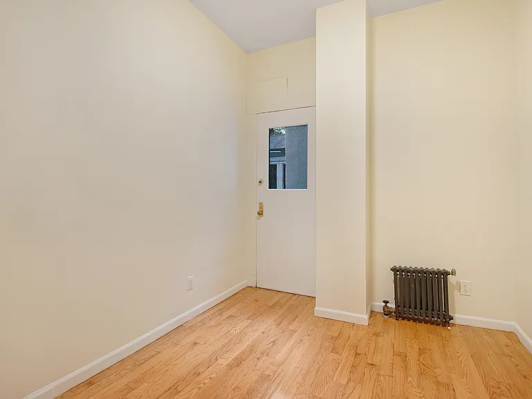 529 E 13th St #1A — Photo 9