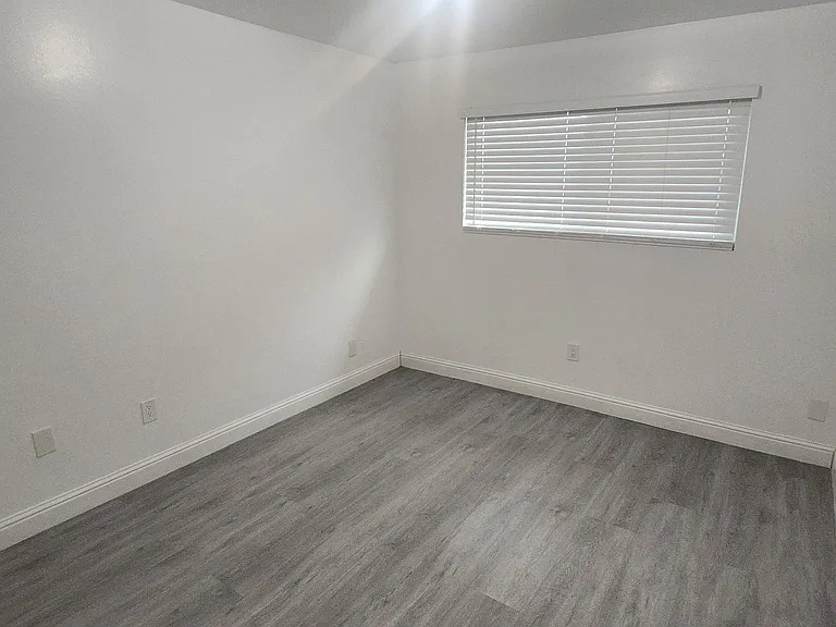 924 Kensington St #D — Photo 6
