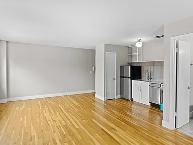 Studio Plus - 2881 Minto