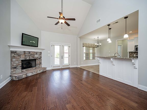 4th image of 1641 Drayton Dr