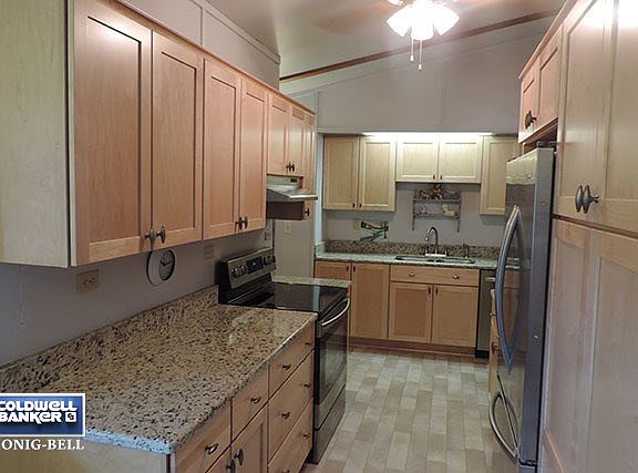 5th image of 19327 W Raymond Dr