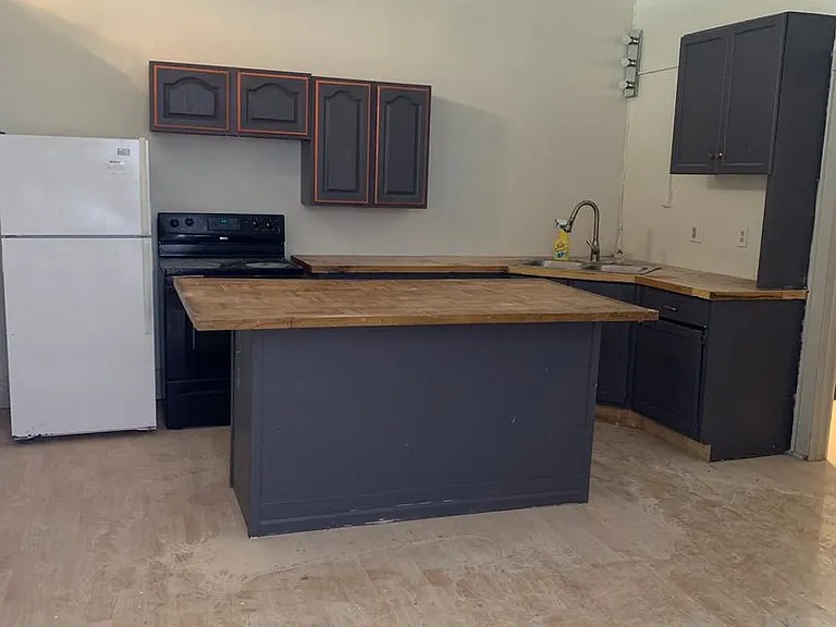 903 Main St — Photo 1
