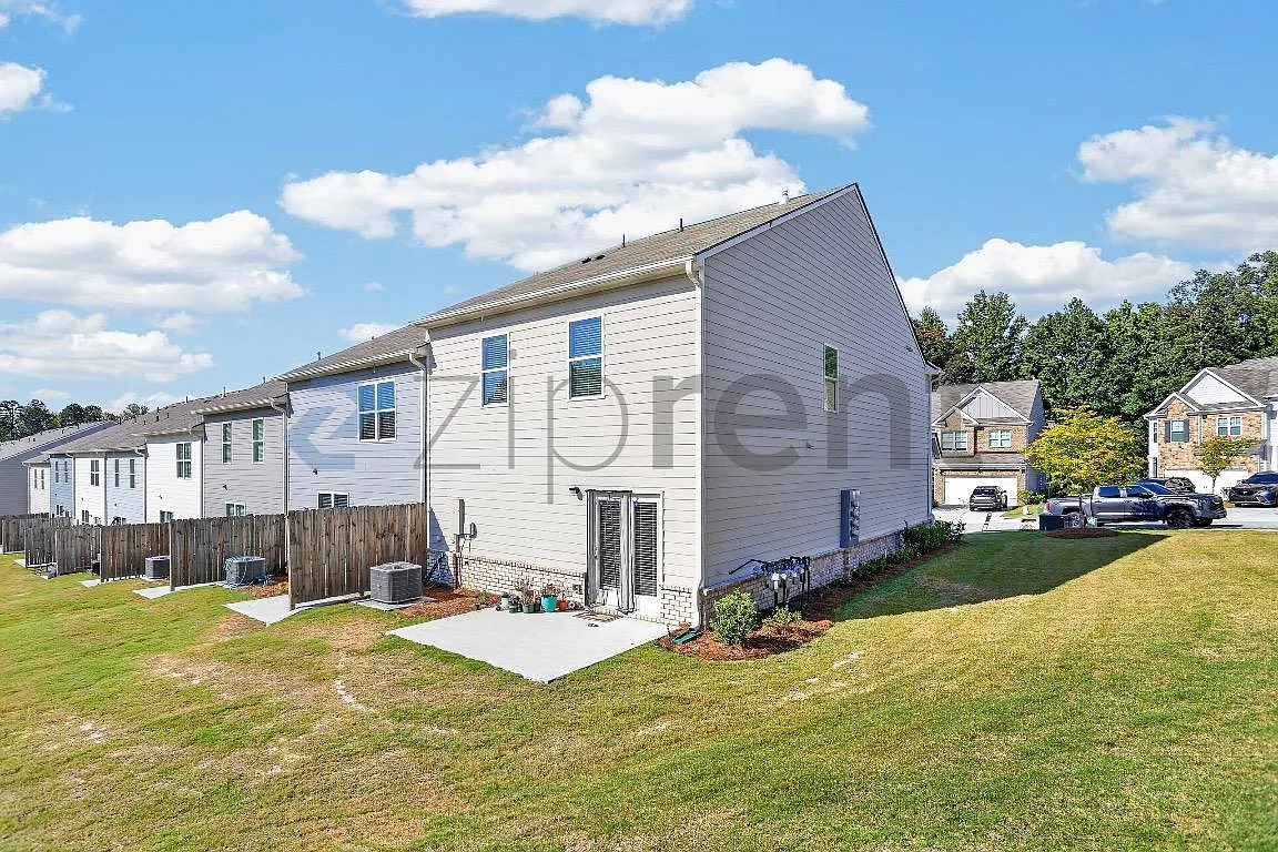 4 bed, 2.5 bath, 1887 sqft, $2,500 — Photo 4